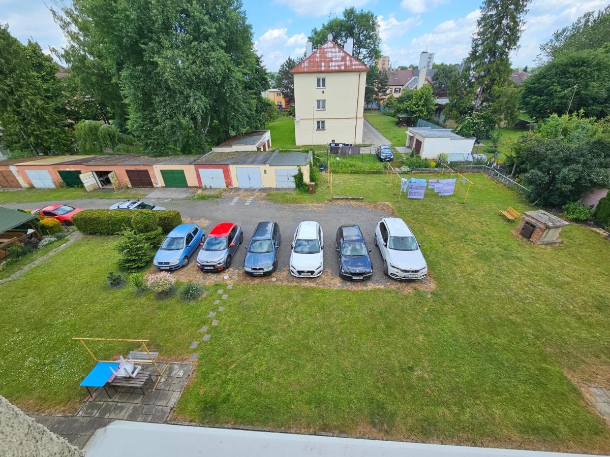 Apartman Opava S Parkovanim Luaran gambar