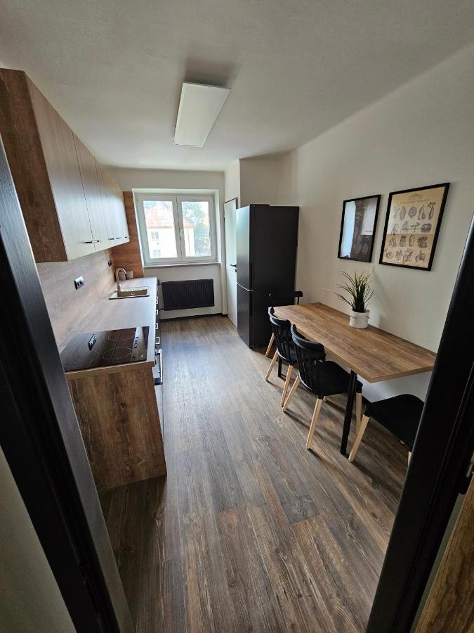 Apartman Opava S Parkovanim Luaran gambar