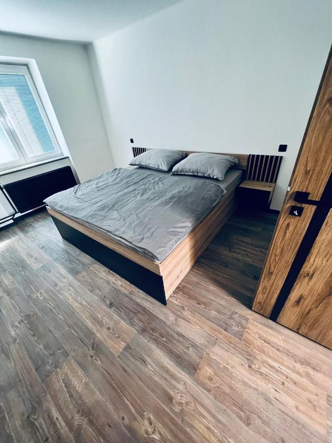Apartman Opava S Parkovanim Luaran gambar