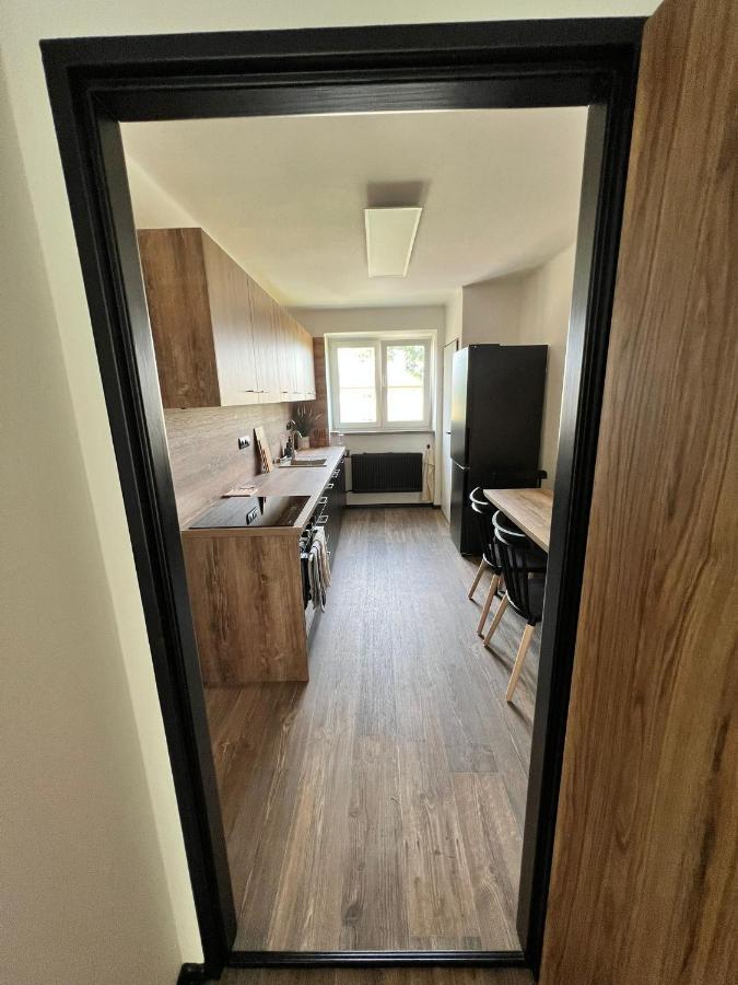 Apartman Opava S Parkovanim Luaran gambar
