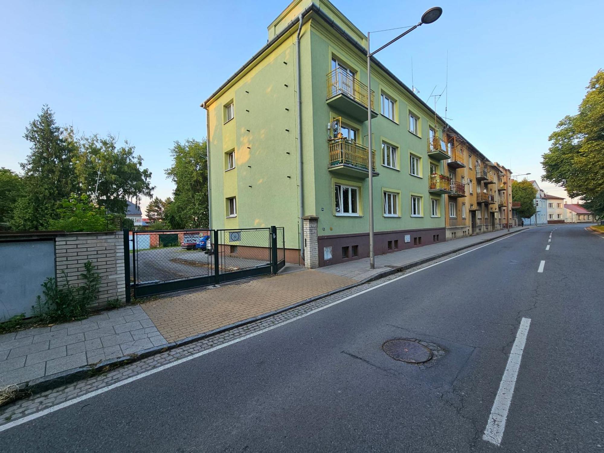 Apartman Opava S Parkovanim Luaran gambar