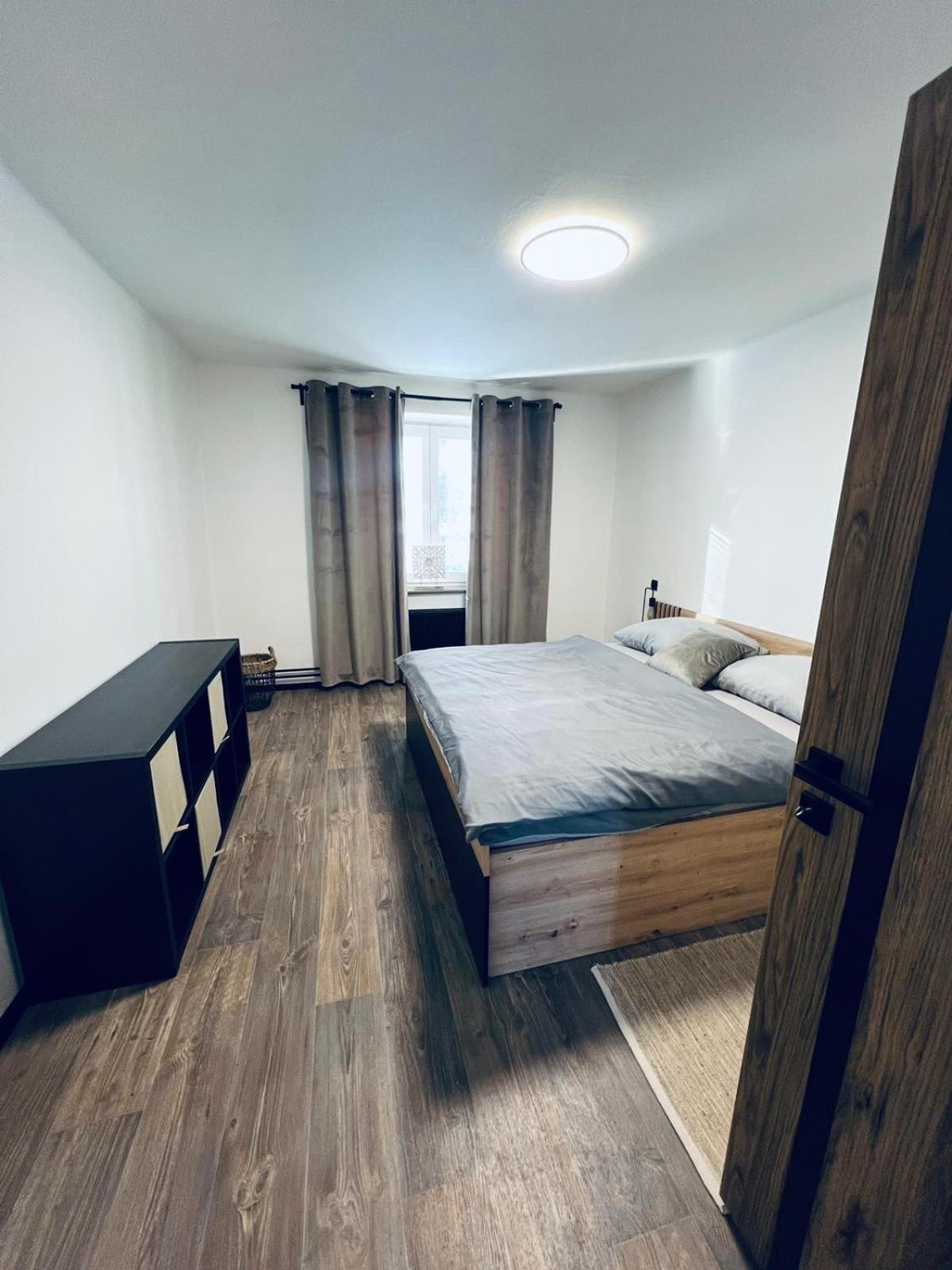 Apartman Opava S Parkovanim Luaran gambar
